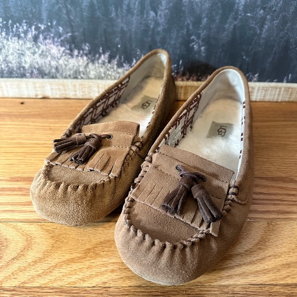 UGG Moccasin Shoes - Picture 2 of 6